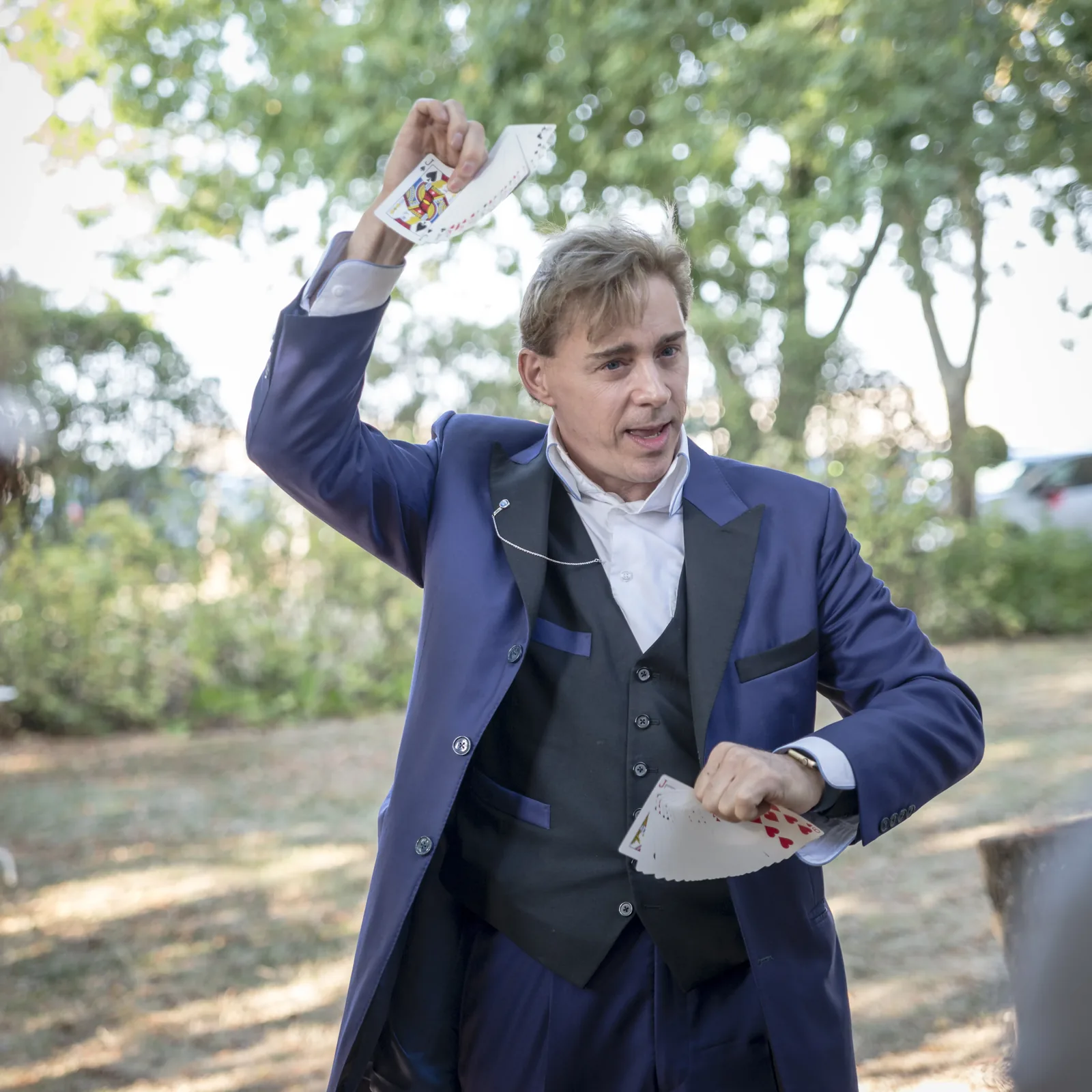 Une célébration haute en couleur inspirée de leur histoire — mariage A. & E. à Domaine de Champigny (77) (photo 6)