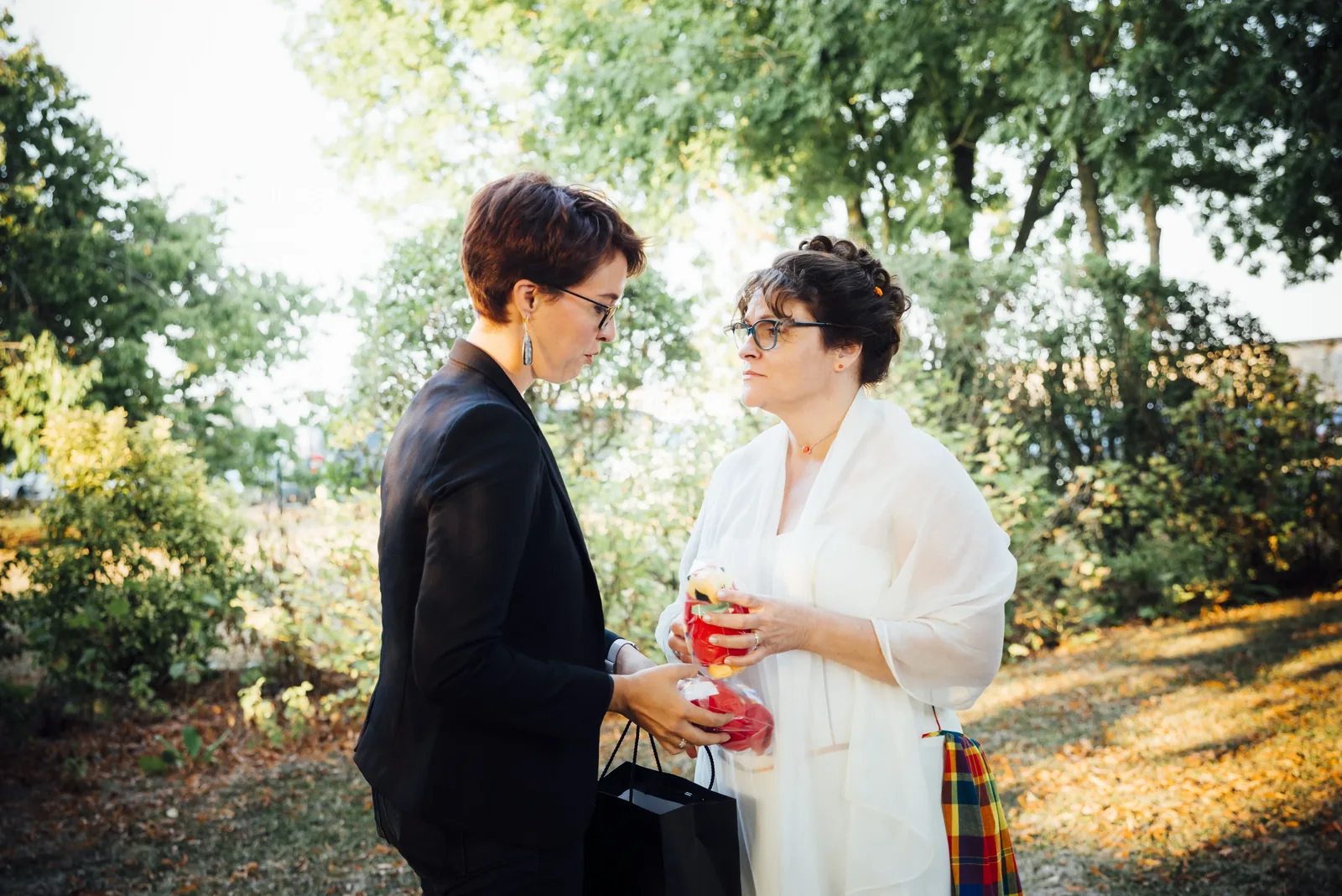 Estella, wedding planner, conseille la mariée — accompagnement à chaque étape